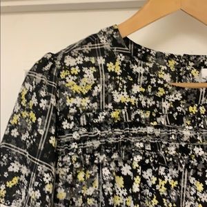 Elle Black Patterned blouse. Size L